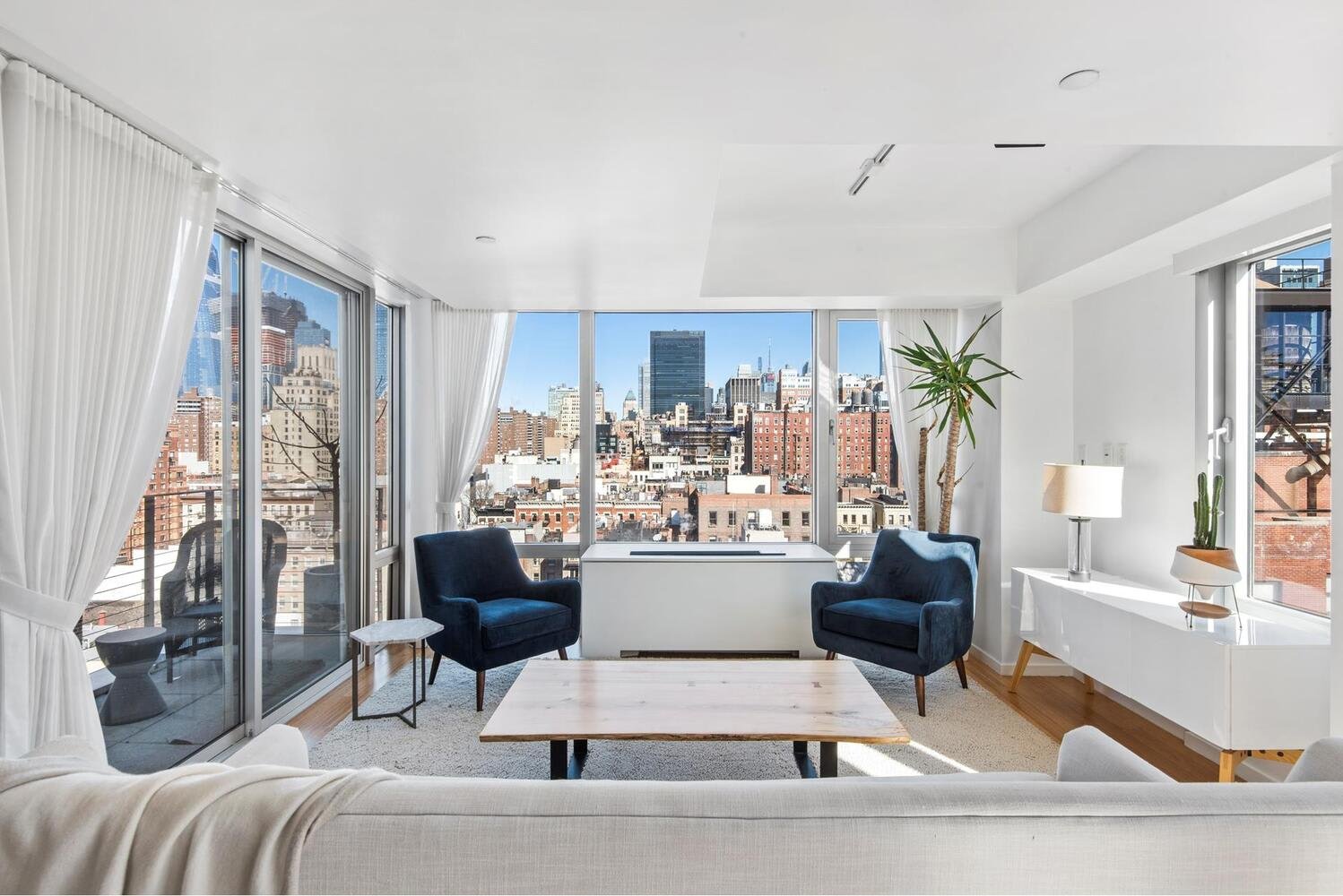 245 W 19th St, Unit PH3