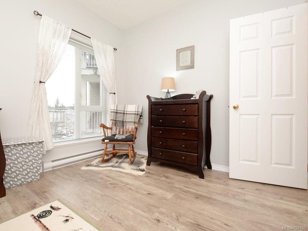 301-893 Hockley Ave