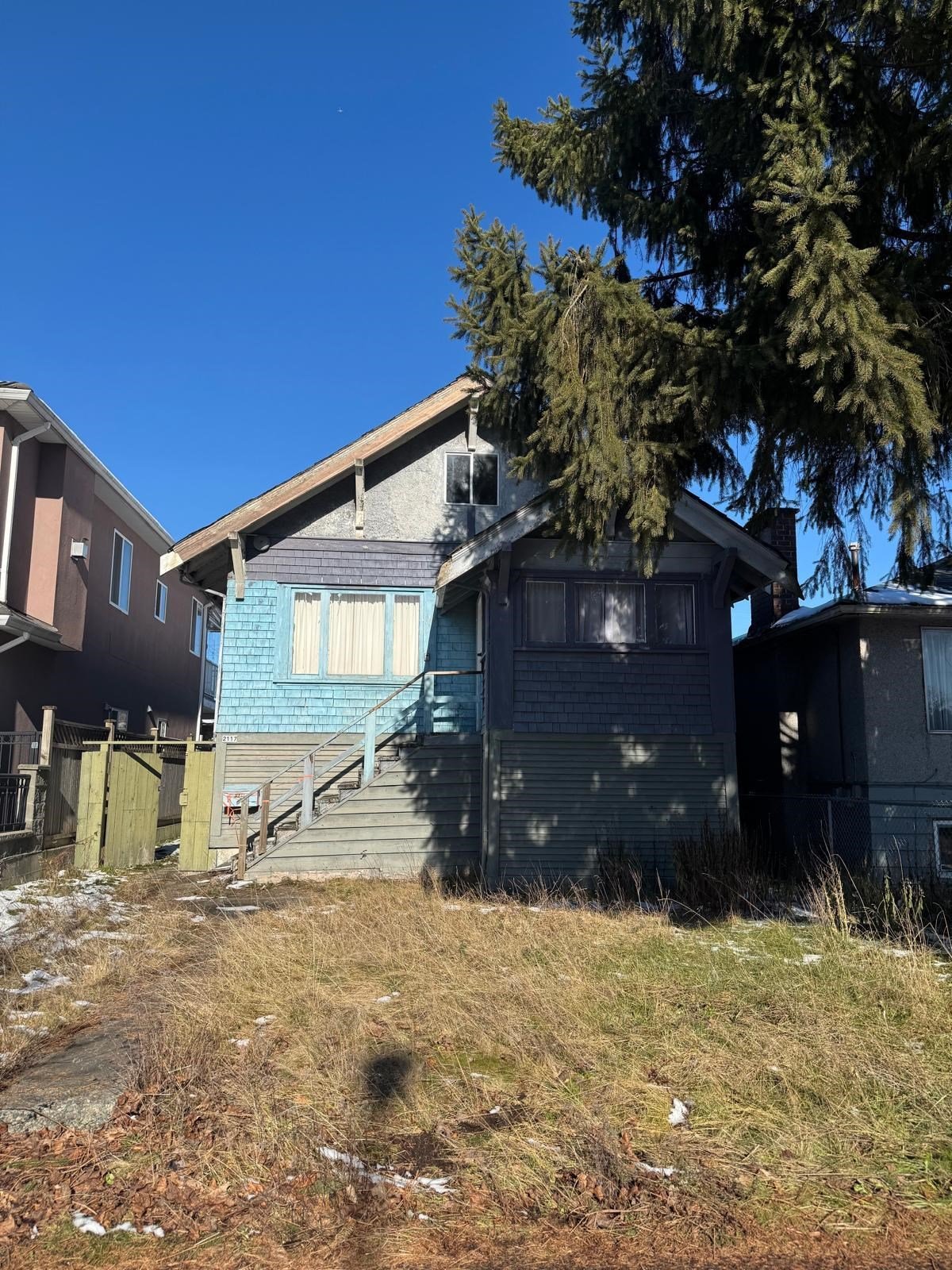 2117 E 54th Ave