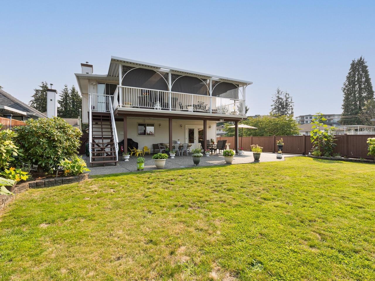 645 Thompson Ave