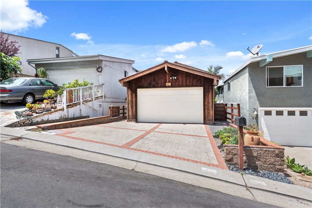 969 Acapulco St