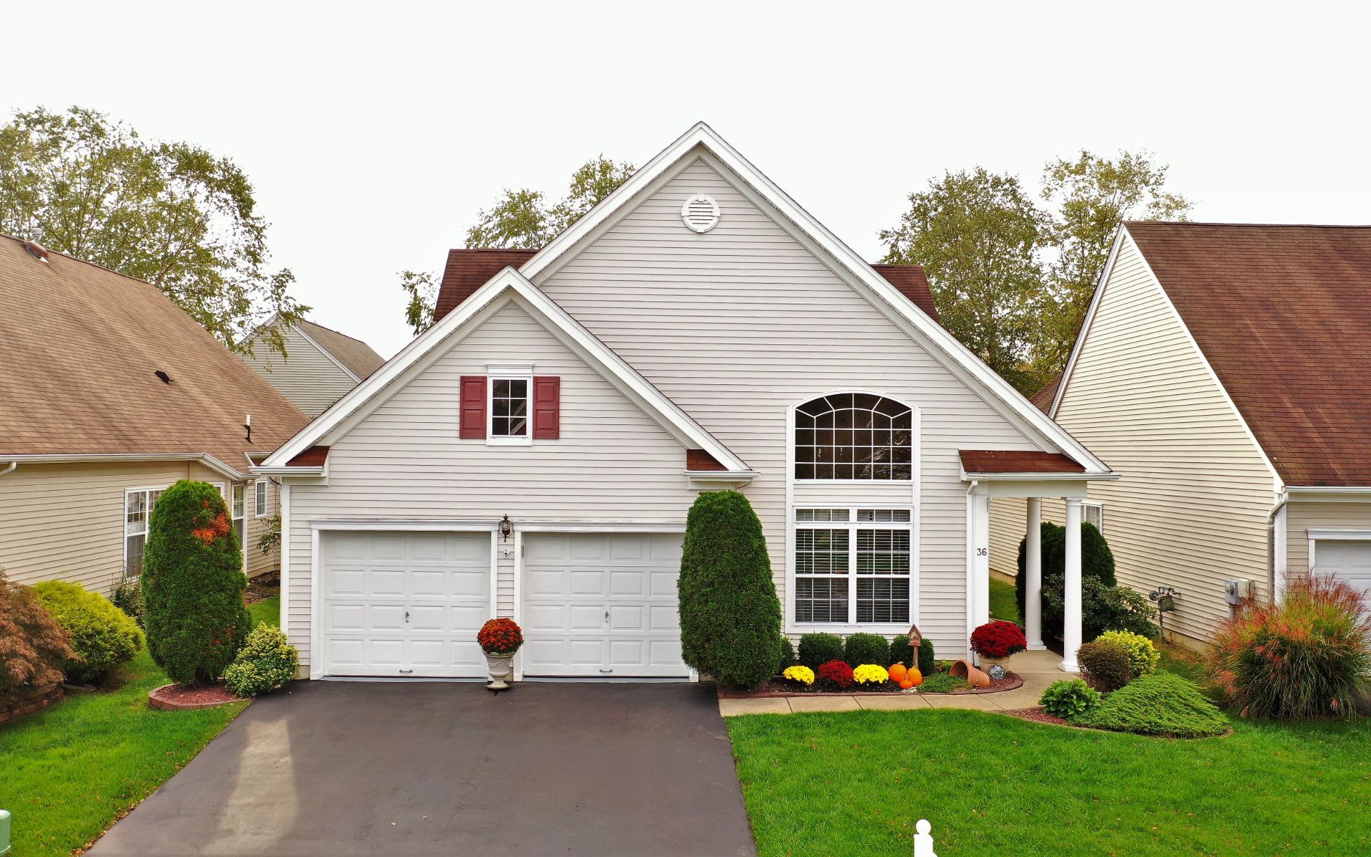 36 HONEYFLOWER LN