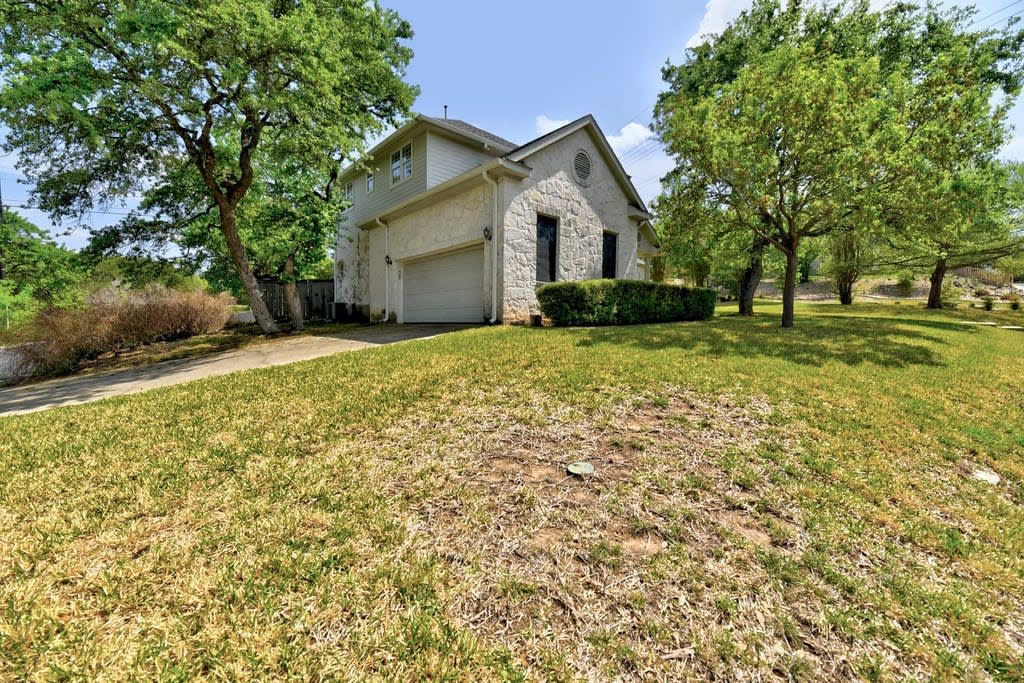 1107 Bowie Rd