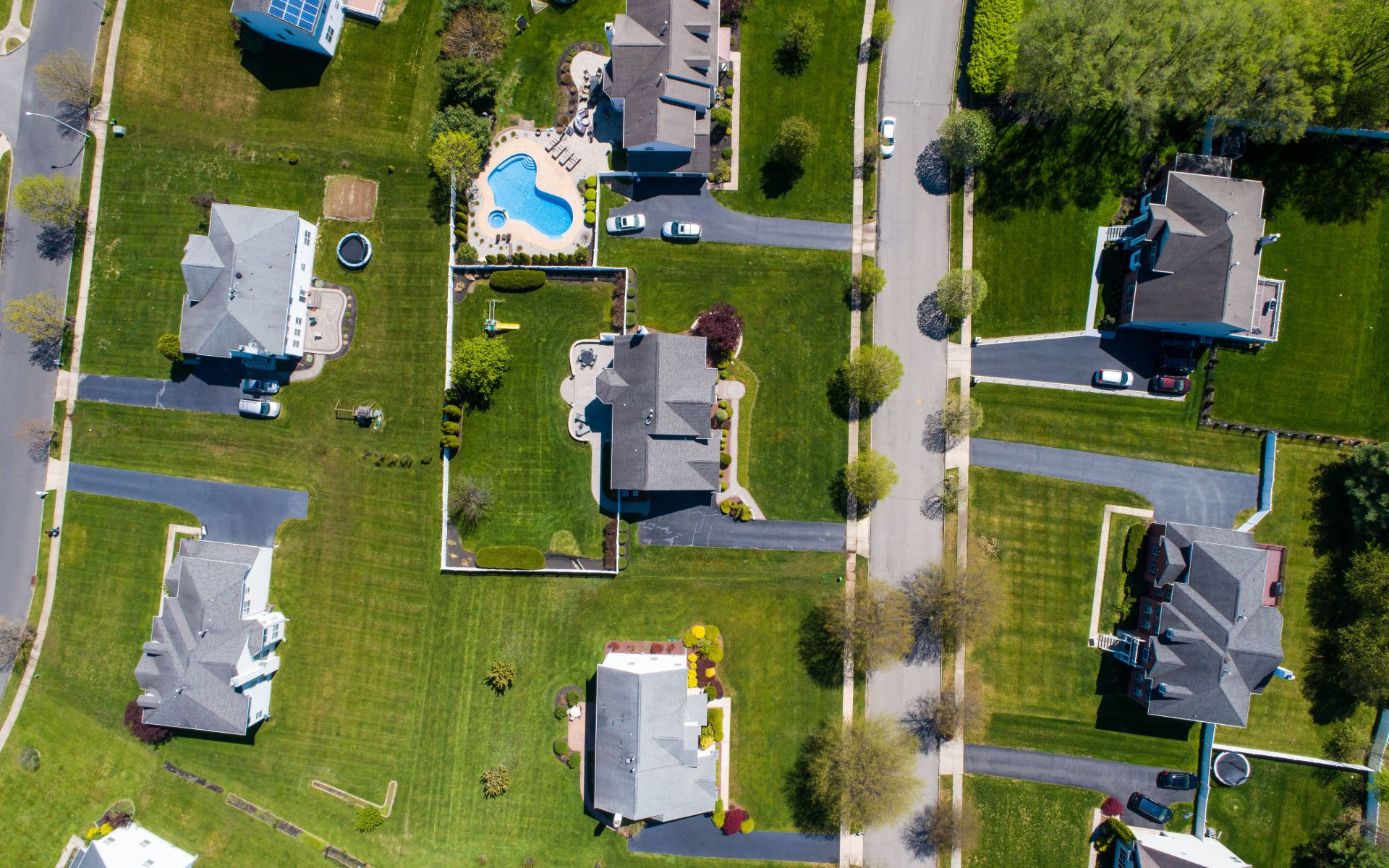 8 SHOREHAM CT