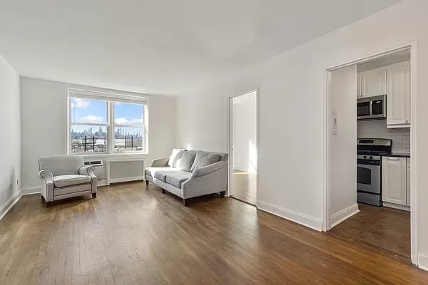 46-01 39th Avenue Unit: 520