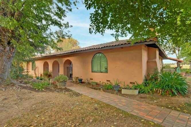 8201 Bradshaw Road