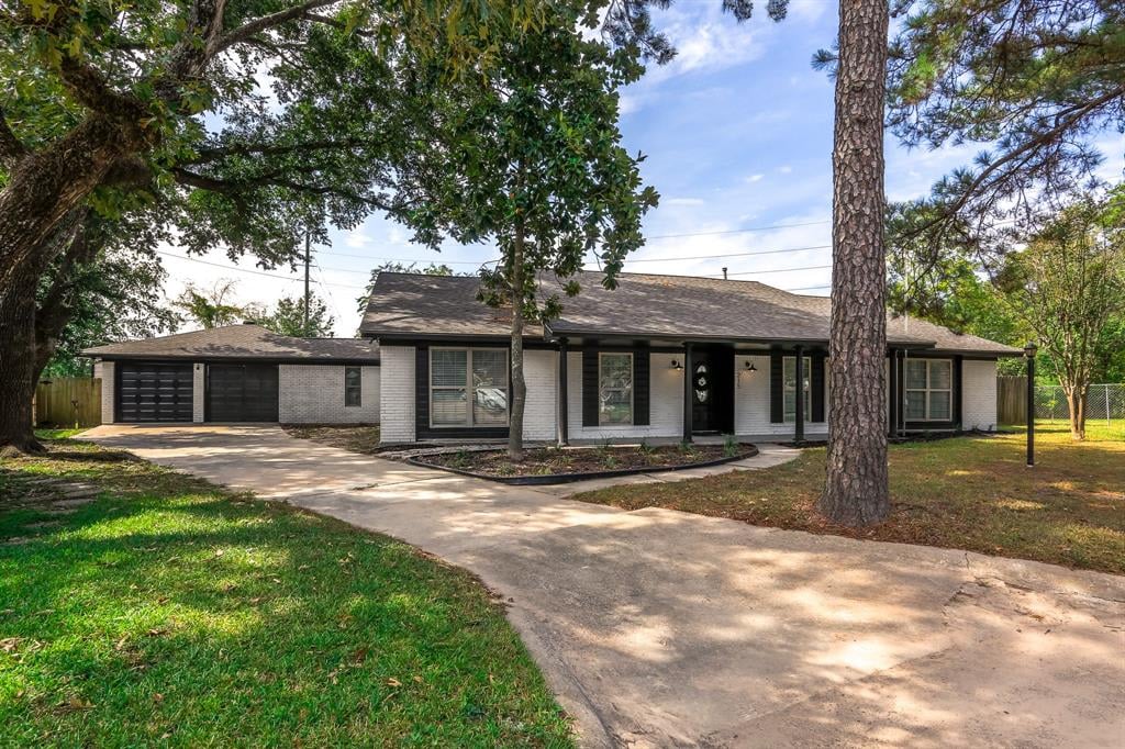 215 Acorn Tree Court