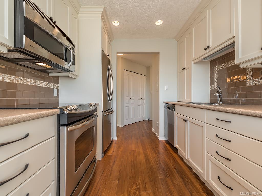 405-898 Vernon Ave