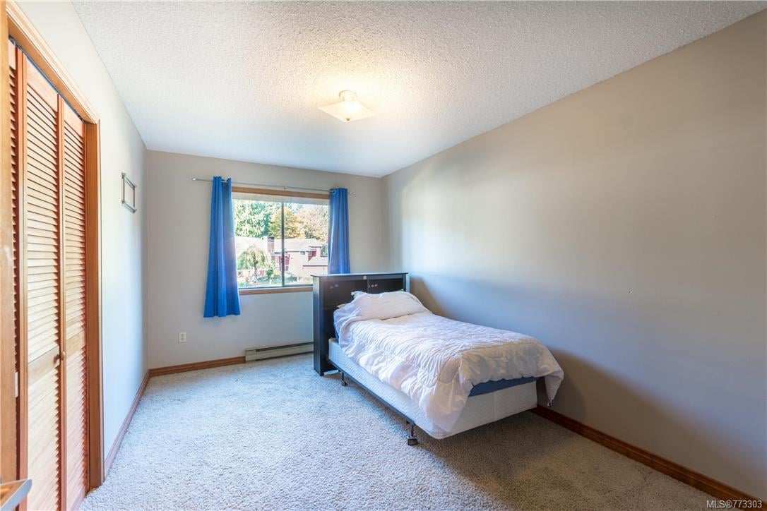 8733 Forest Park Dr, North Saanich