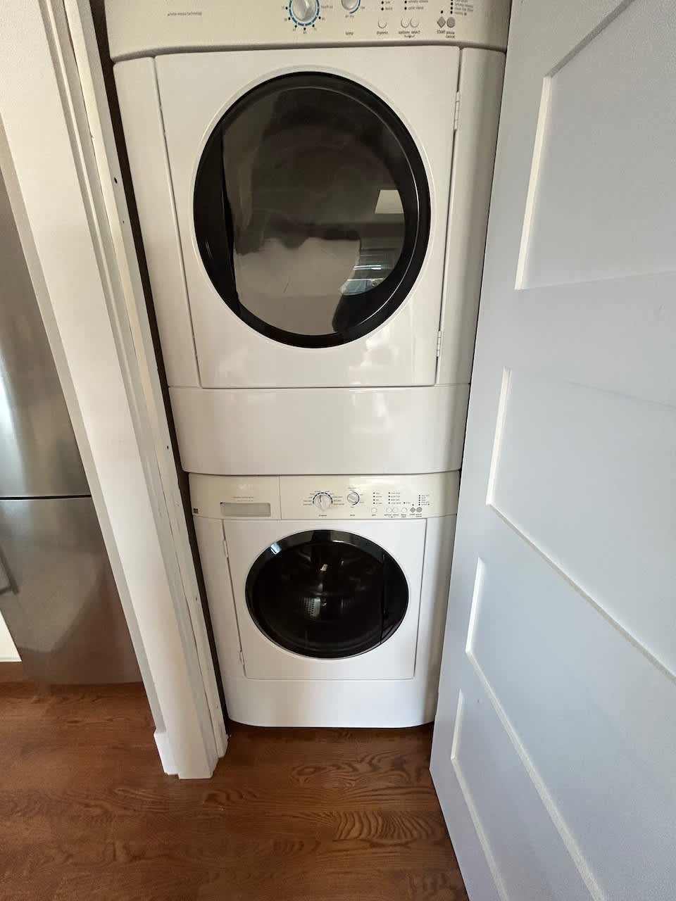 Union Park - 1.5 Bed 1 Bath with Laundry and GARAGE PARKING! September 1 