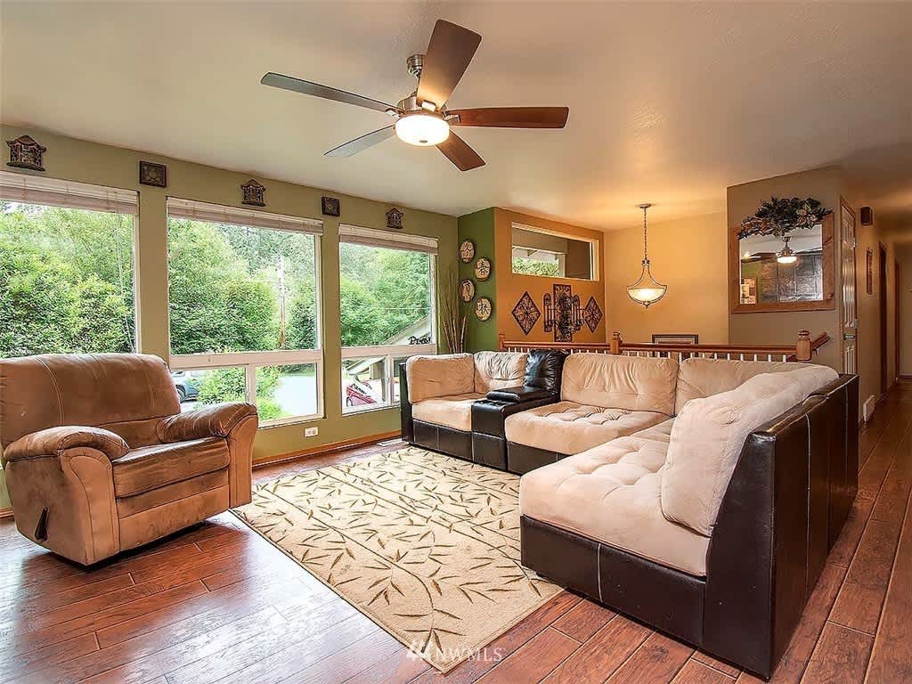 21030 Echo Lake Rd