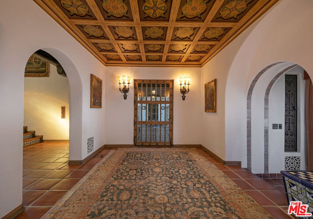 Castillo del Lago in Hollywood Hills
