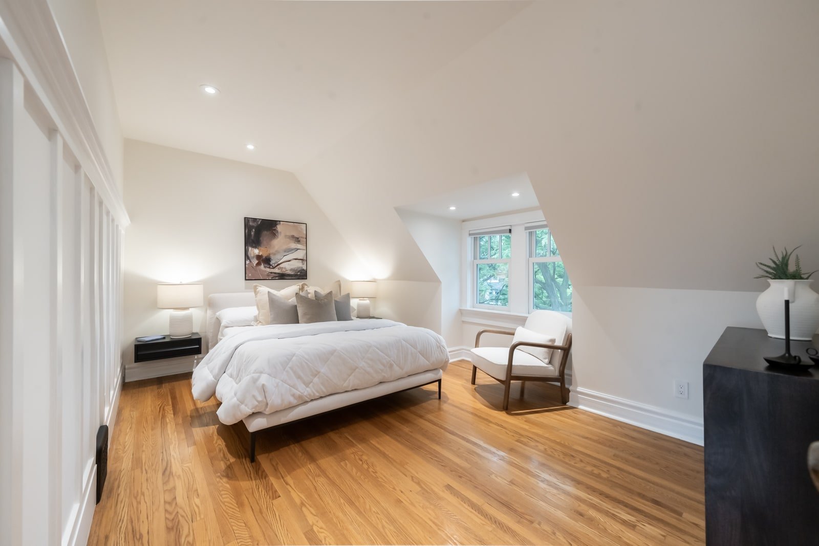 223 Indian Rd Cres