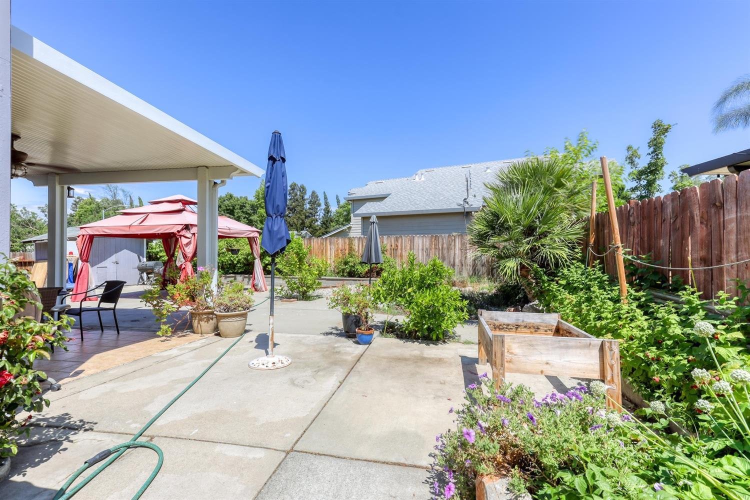 8572 Twin Trails Dr