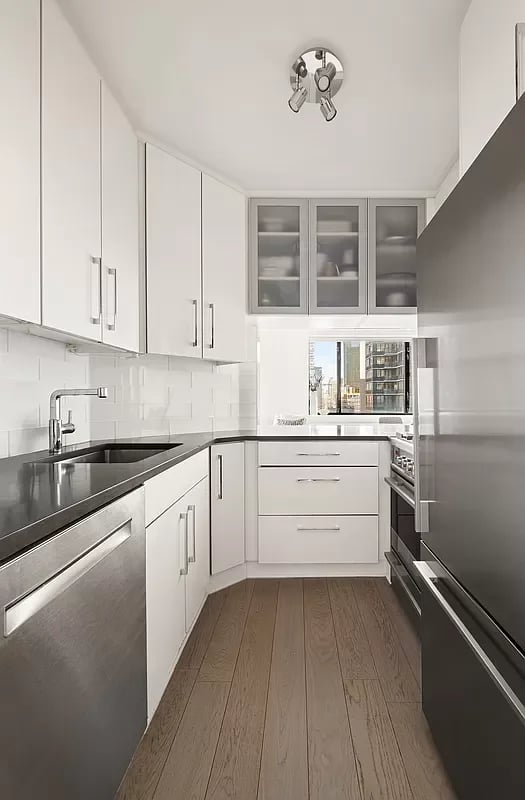 30 West 61st Street #18D