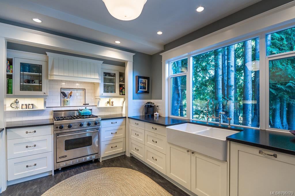 1139 Camrose Cres