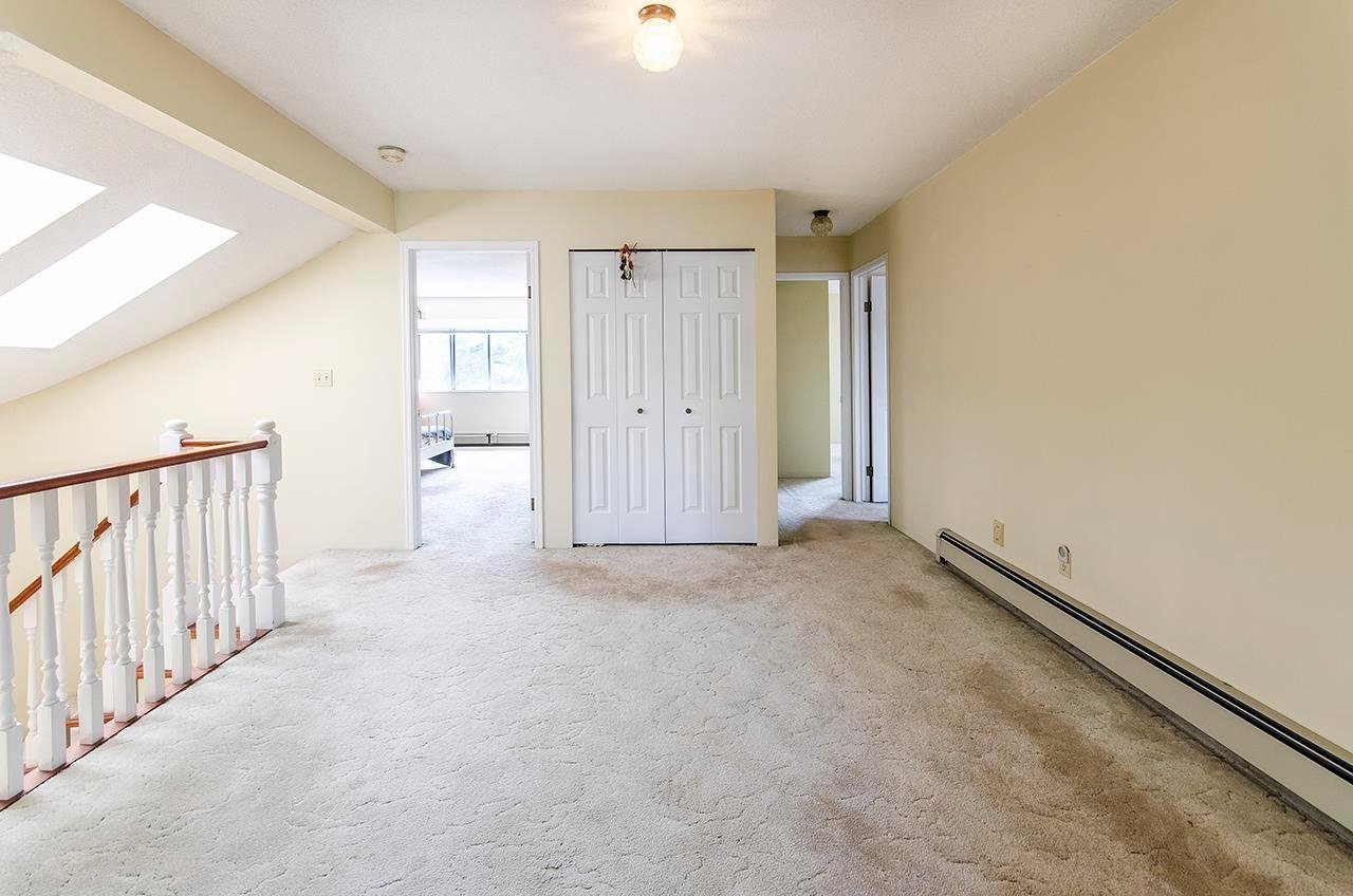 718 Foster Ave