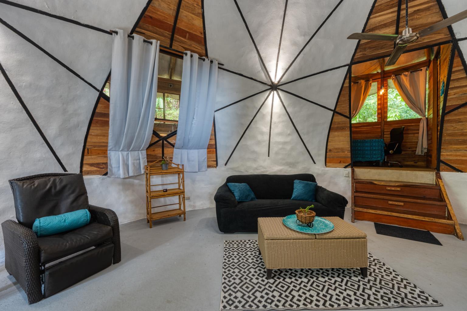 Exceptional Retreat Center on 62 Acre in Tinamastes