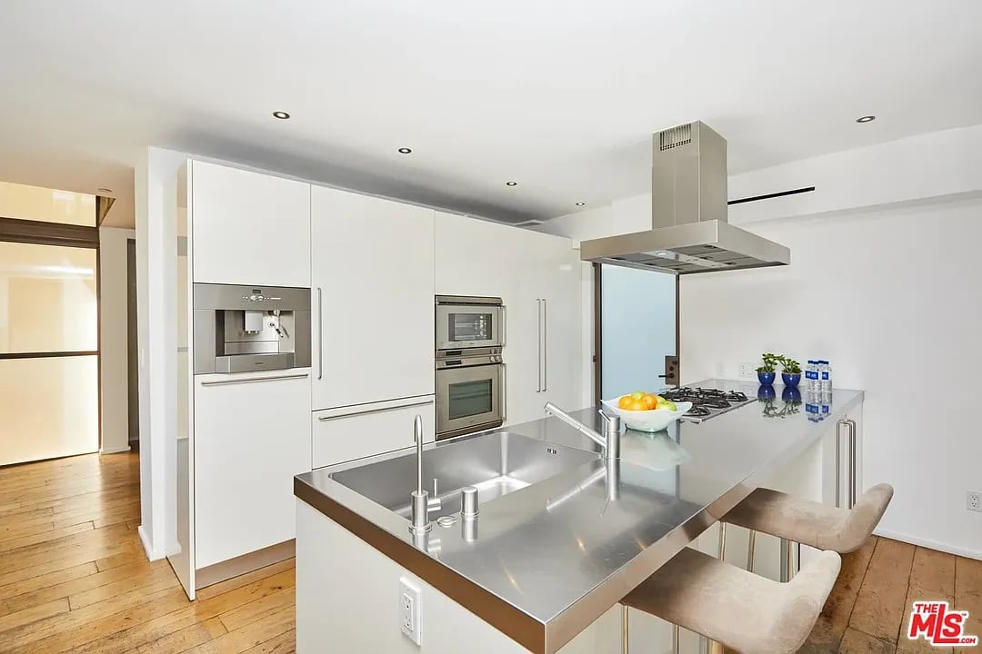 1719 Ocean Front Walk #5