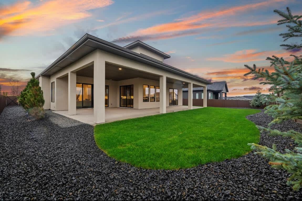 Modern Craftsman at the Base of the Star Foothills