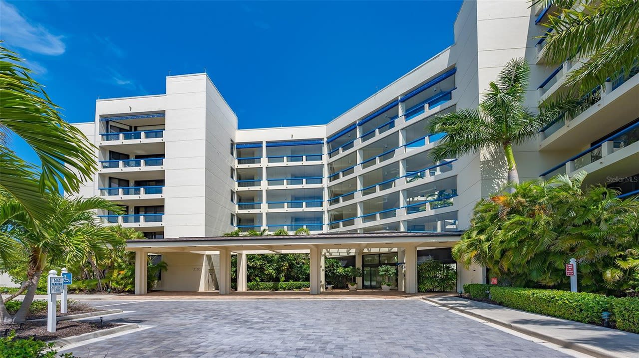 2120 Harbourside Dr, #657