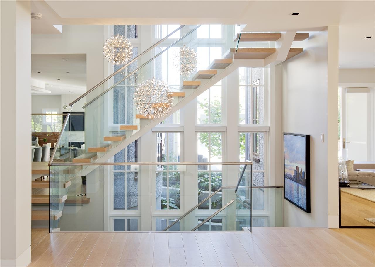 1707 W 38th Ave