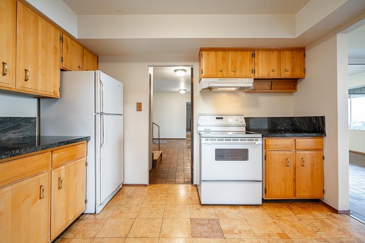 3898 Southridge Ave