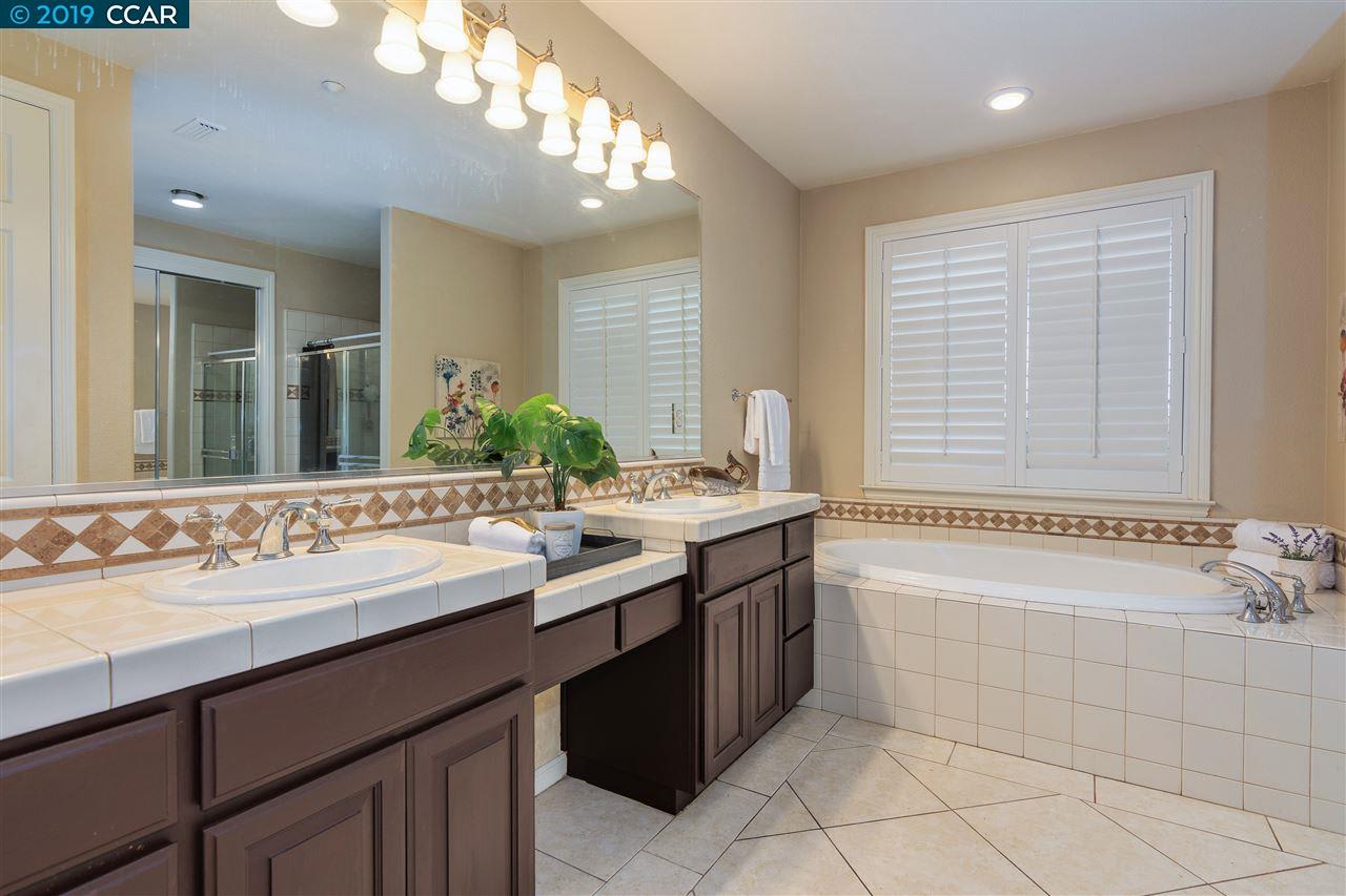 1449 Pinegrove Way