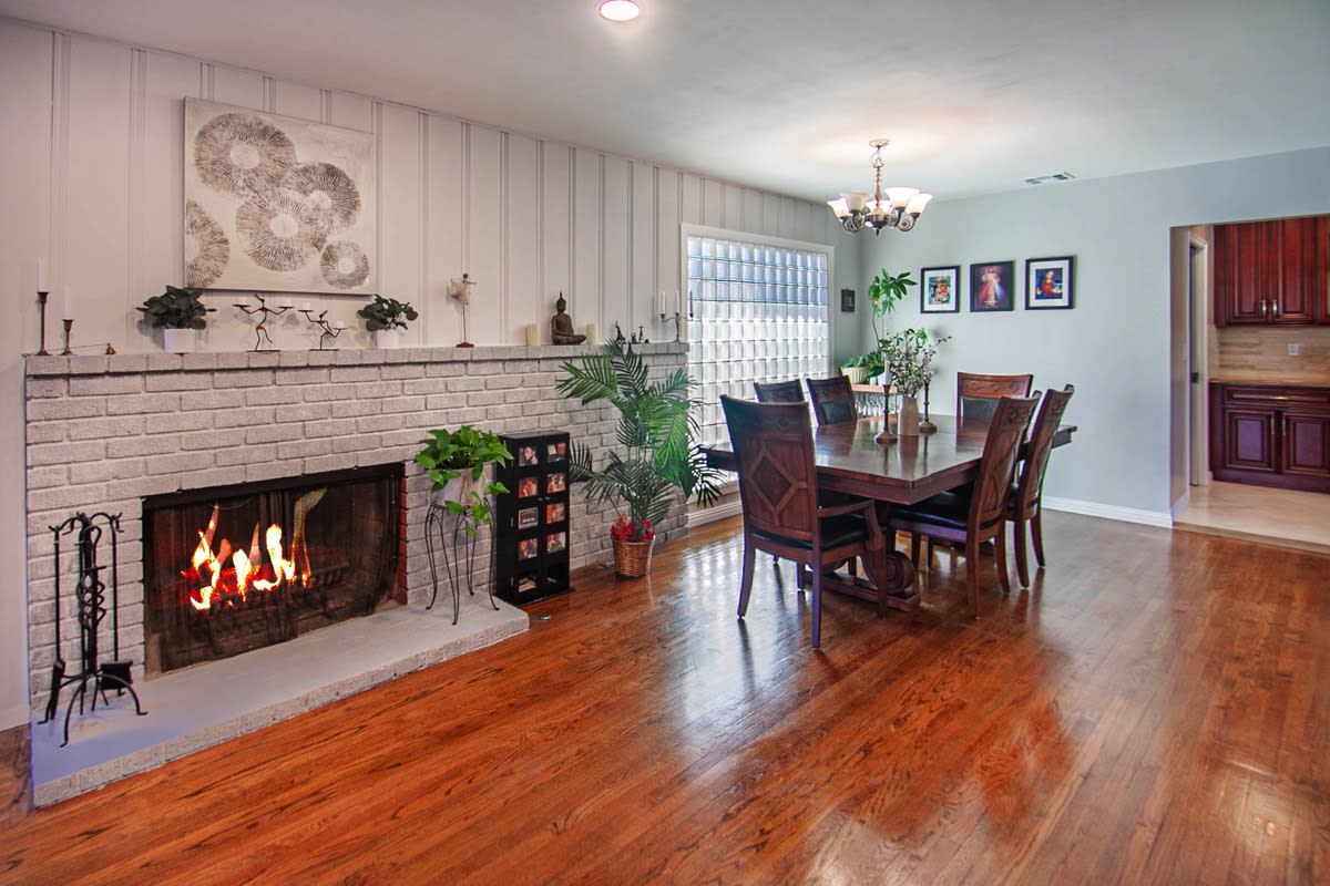 13011 Debby St Valley Glen, CA