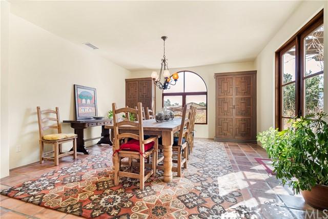 1487 Meadowcrest CIR