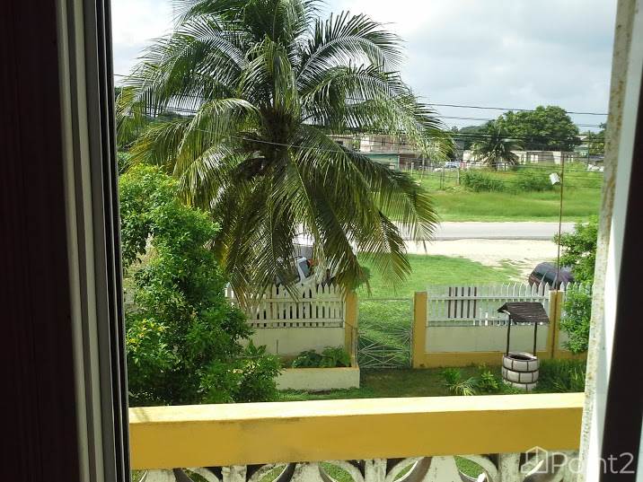 Corozal Gem - 2300 sq ft, 2 story, 4 bed, 4 bath single-family home 