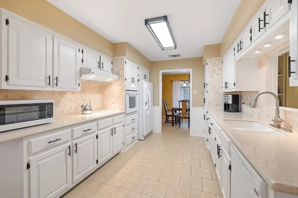 132 W Caribou Dr