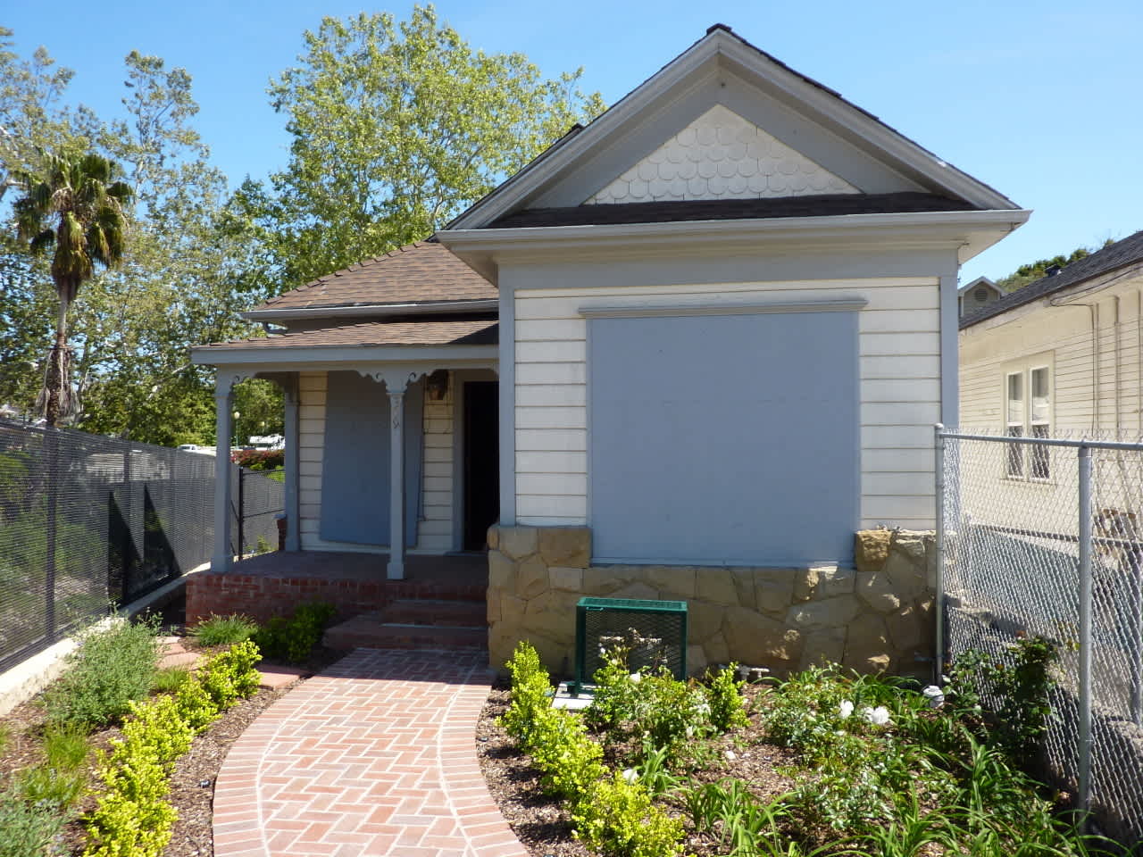 309 W Ortega St