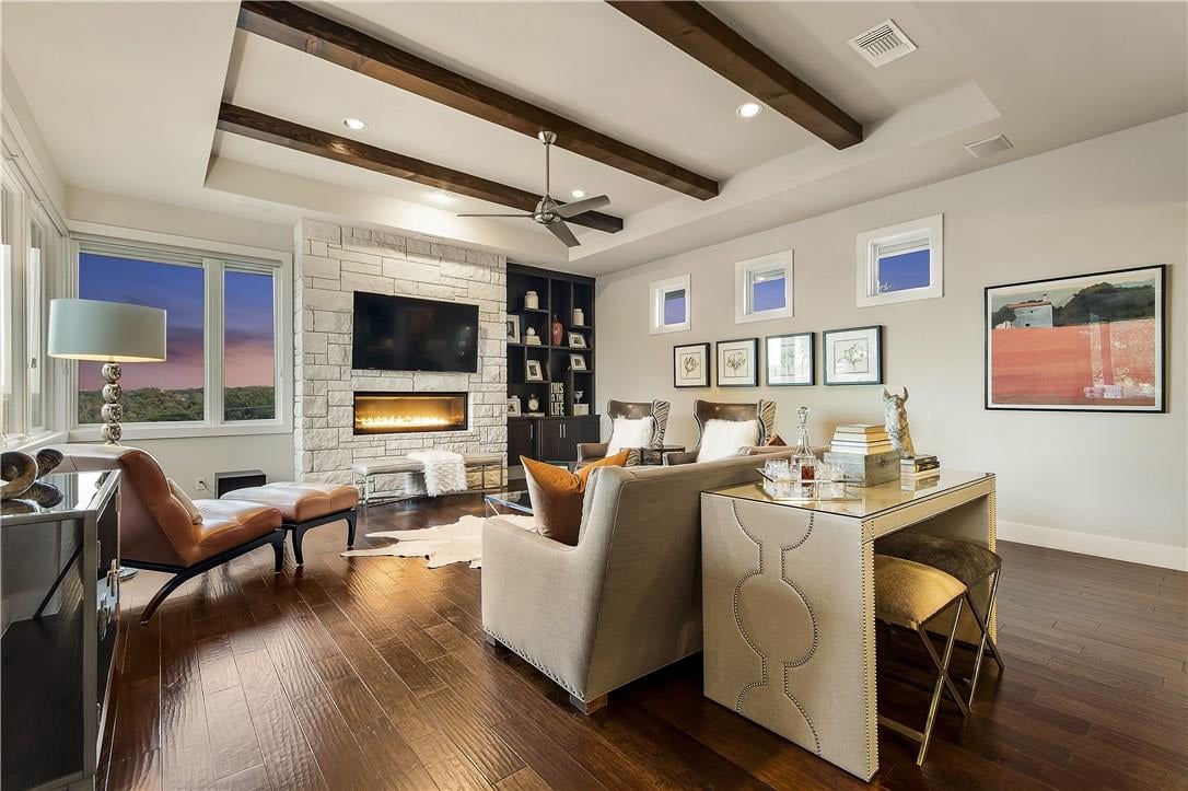 1715 Corto Ln
