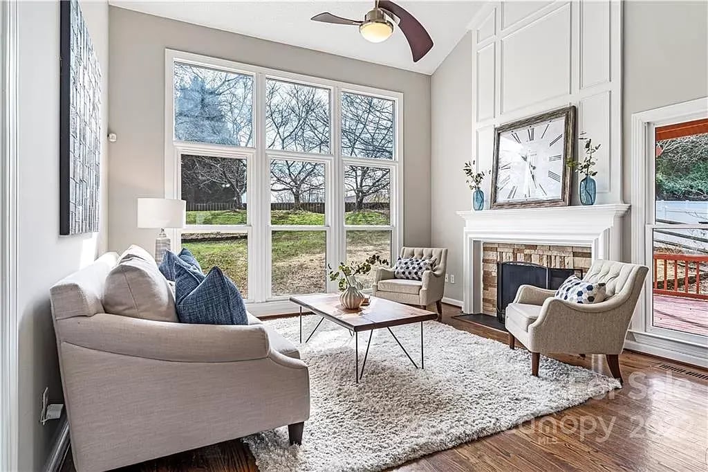 9011 Coleshire Ct
