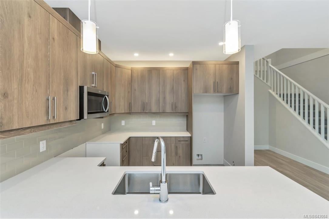 925 Echo Valley Pl, Langford