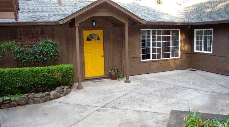 3 Pepperwood Ln