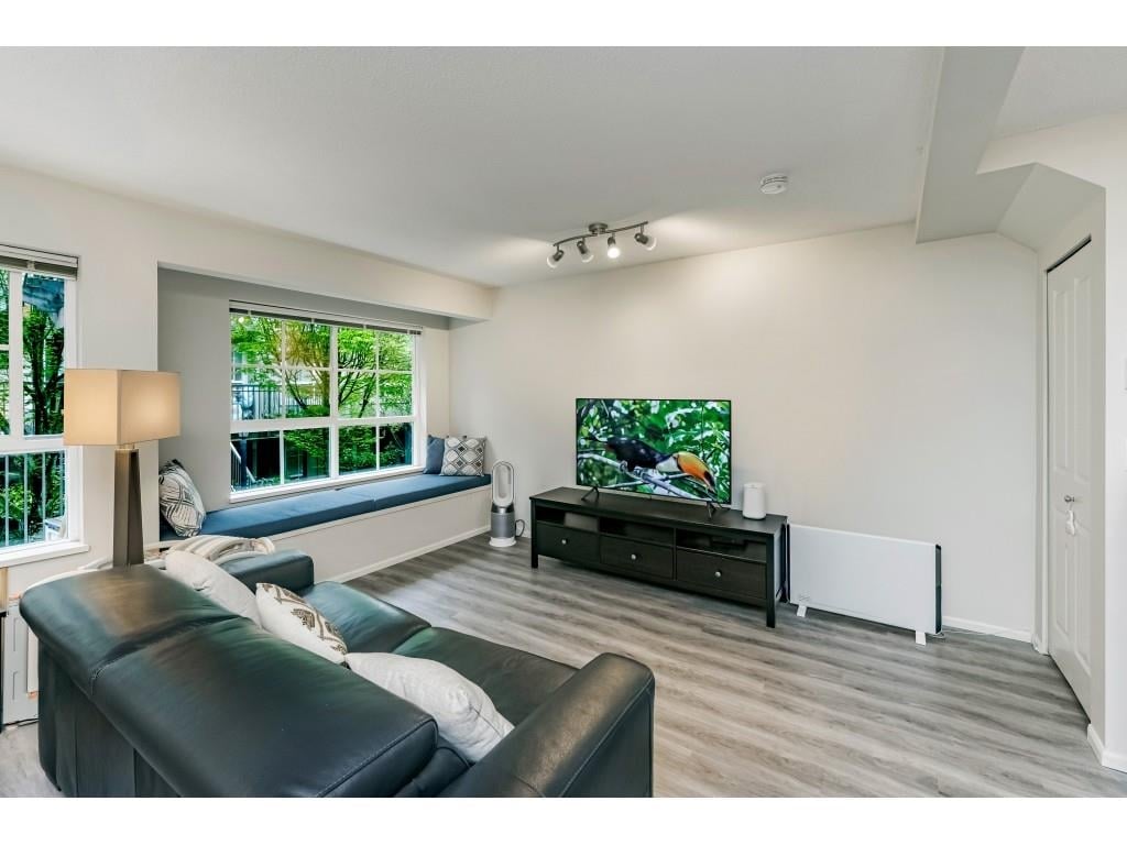 66-7088 17th Ave