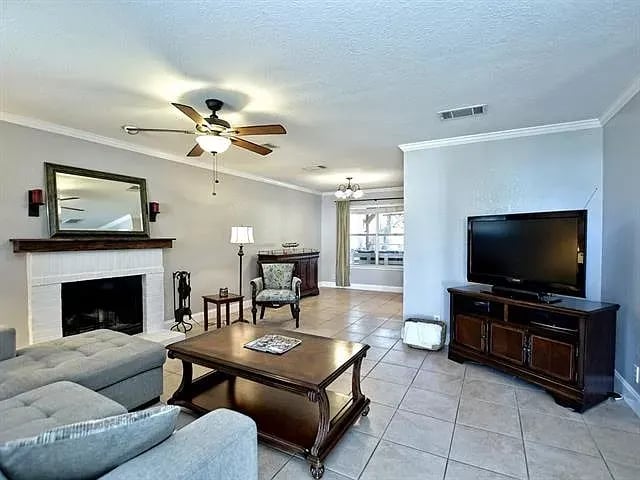2118 Heather Dr