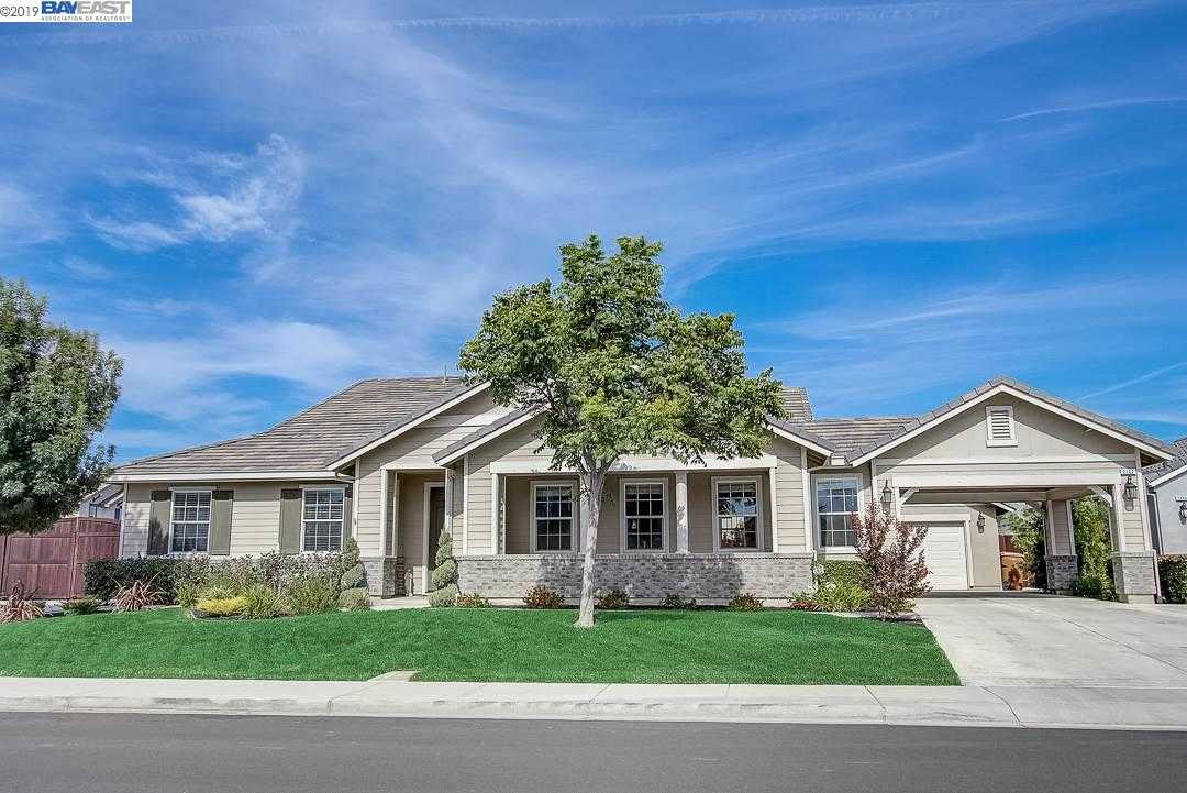 2102 Tenaya Court