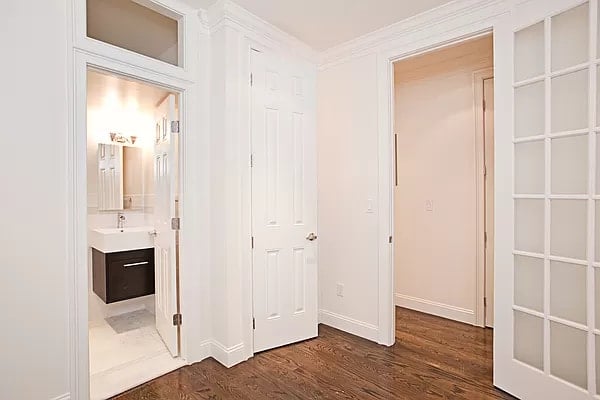 54 E 3rd St Unit: 8R