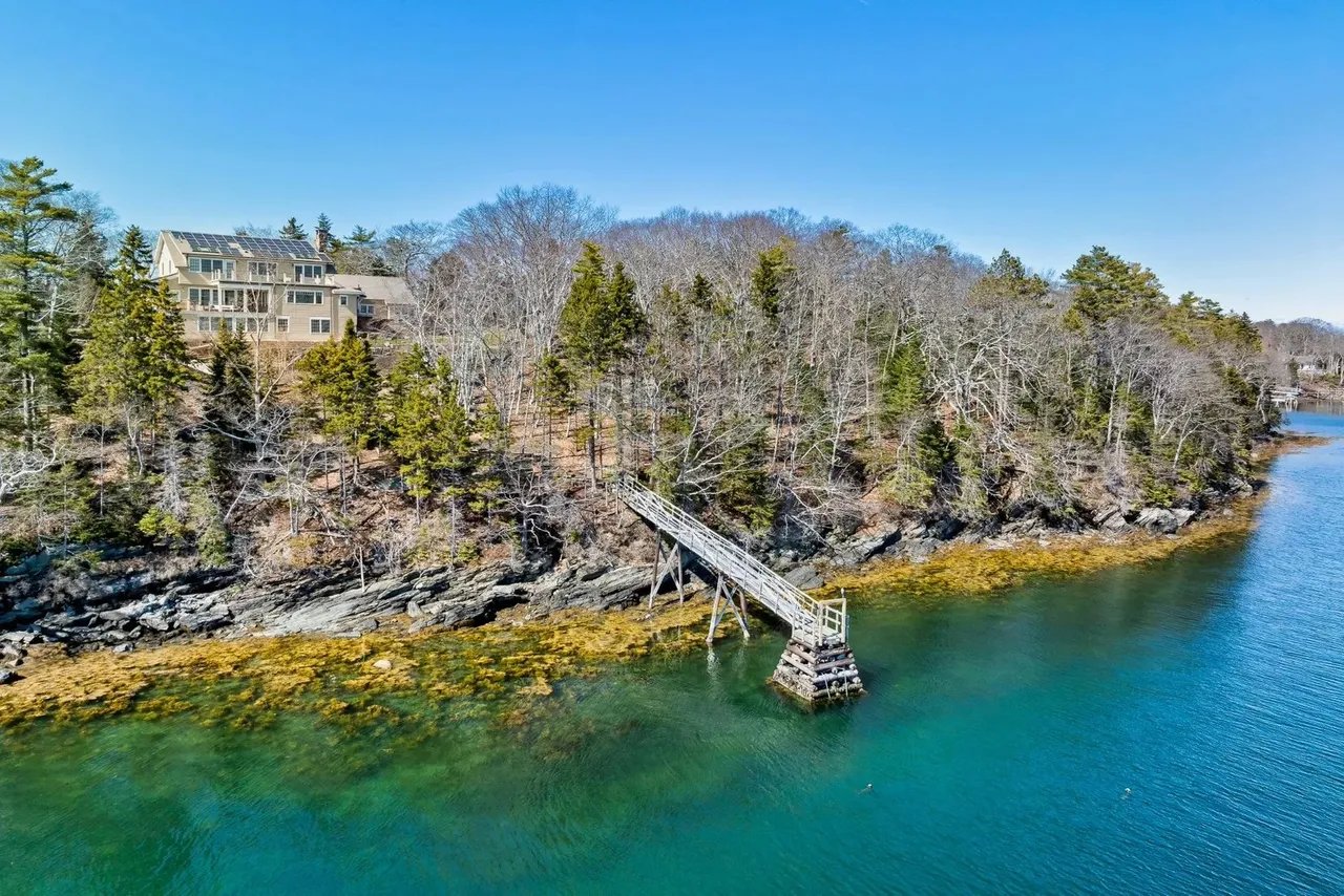 Experience On The Point A Private Coastal Retreat in Maine