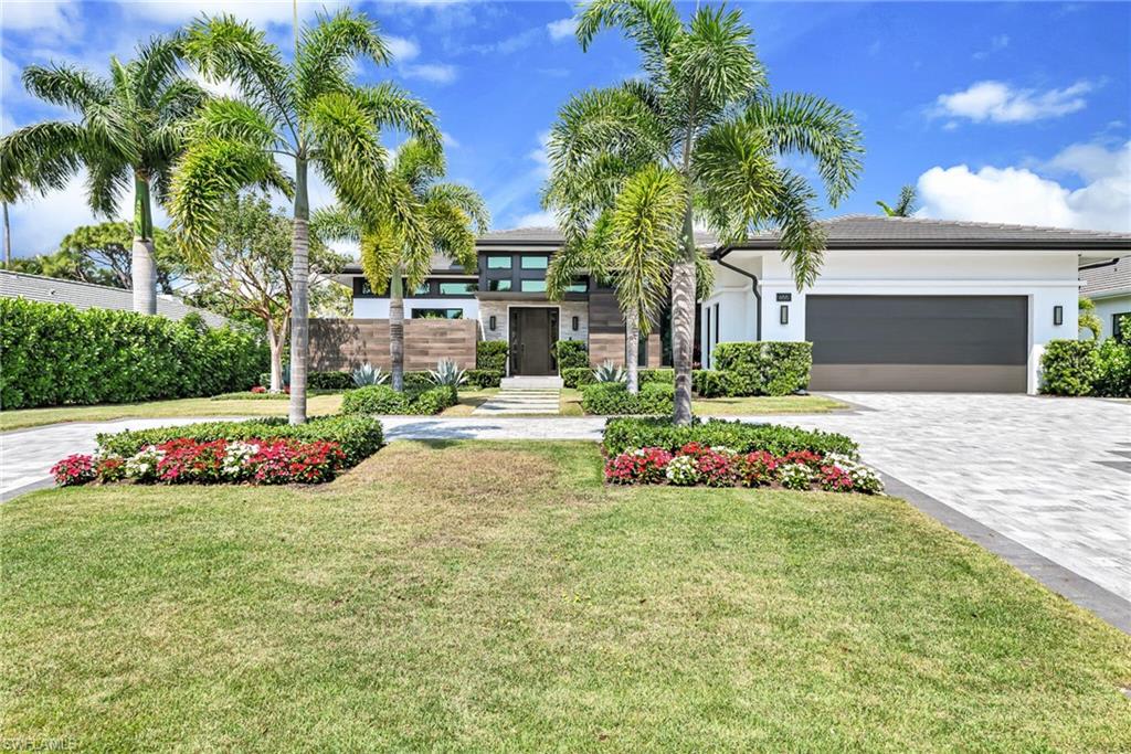 655 Fountainhead Ln