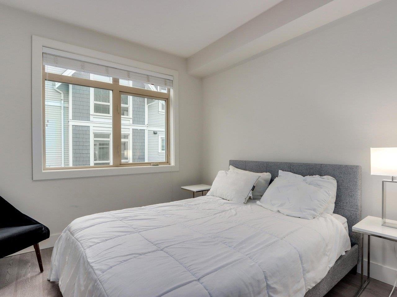 3-115 W Queens Rd