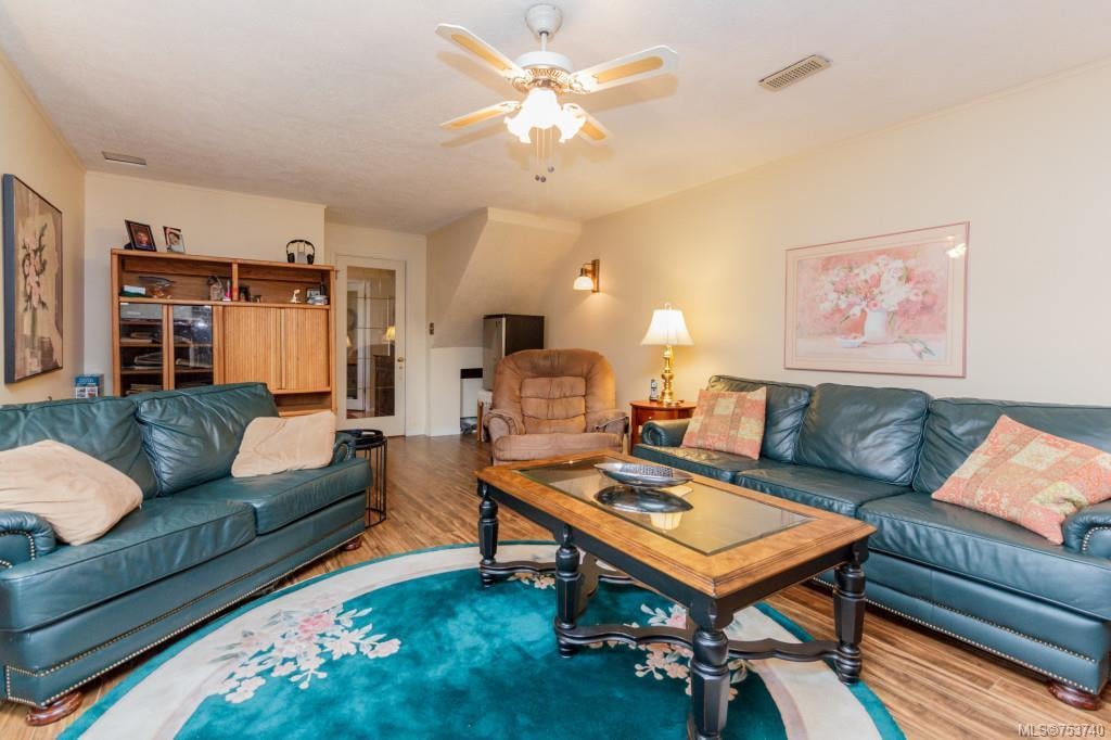 732 Thomasset Pl, Langford