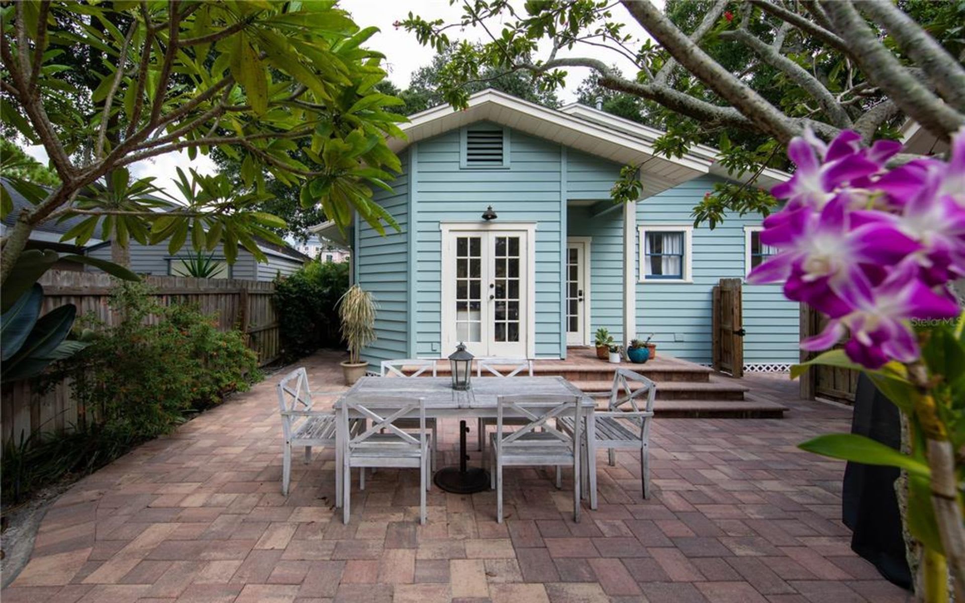 1122 Pomelo Ave