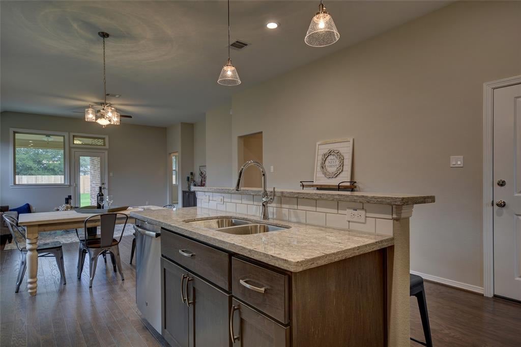 42 Briarwood Lane Bellville, Tx 77418