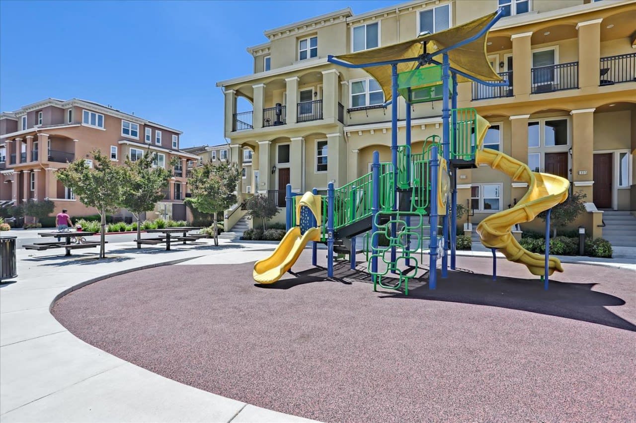 272 Currlin Cir