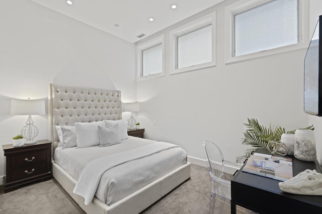 4 Bedroom with Rooftop Located in the Heart of River North