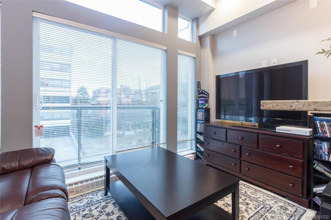 302-1121 Fort St, Victoria